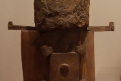 Ruben-Barra-Madera-y-metal72x30x20-Guerrero